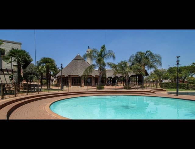 2 BEDROOM APARTMENT FOR SALE IN MOOIKLOOF RIDGE